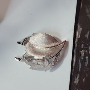 TRIFARI SILVER TONE DOUBLR LEAF BROOCH